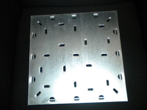 Exemplo de uma unidade da tijoleira metálica
