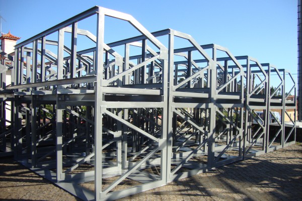 Estrutura metálica para estantes industriais